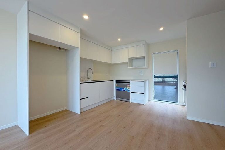 Photo of property in 6/10 Orchid Place, Te Atatu South, Auckland, 0610