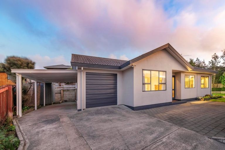 Photo of property in 2 Alister Way, Churton Park, Wellington, 6037