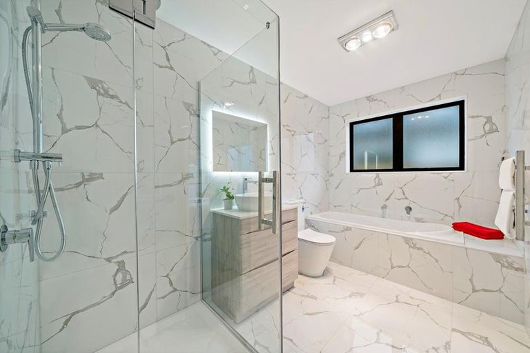 Photo of property in 11 Tawapou Close, Massey, 0614