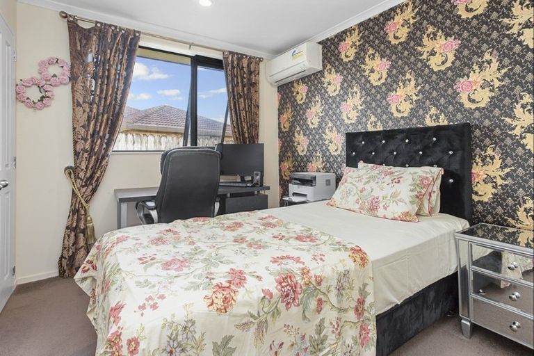 Photo of property in 16 Morewa Place, Takanini, 2112