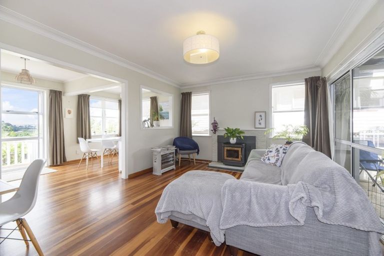 Photo of property in 18 Huruhuru Road, Massey, Auckland, 0614