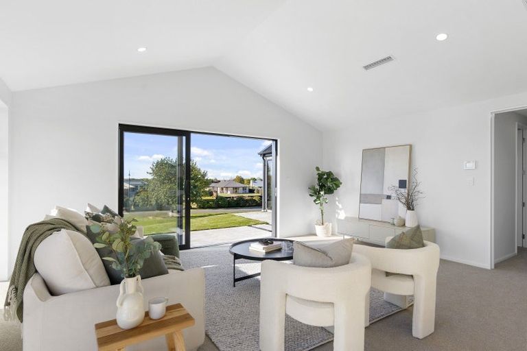 Photo of property in 14 Village Green Drive, Huntingdon, 7774