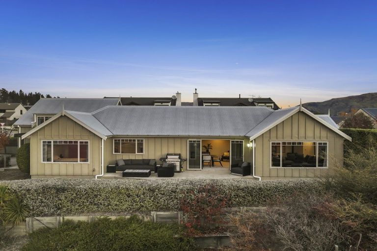 Photo of property in 100 Kings Drive, Wanaka, 9305