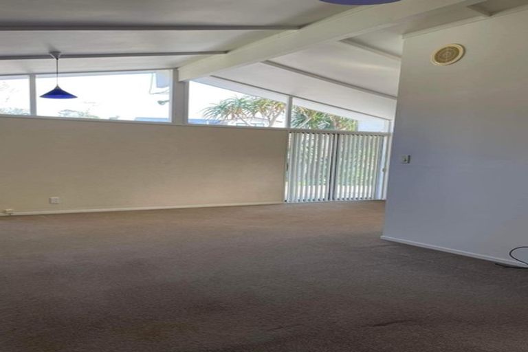 Photo of property in 64 Tamahere Drive, Glenfield, Auckland, 0629