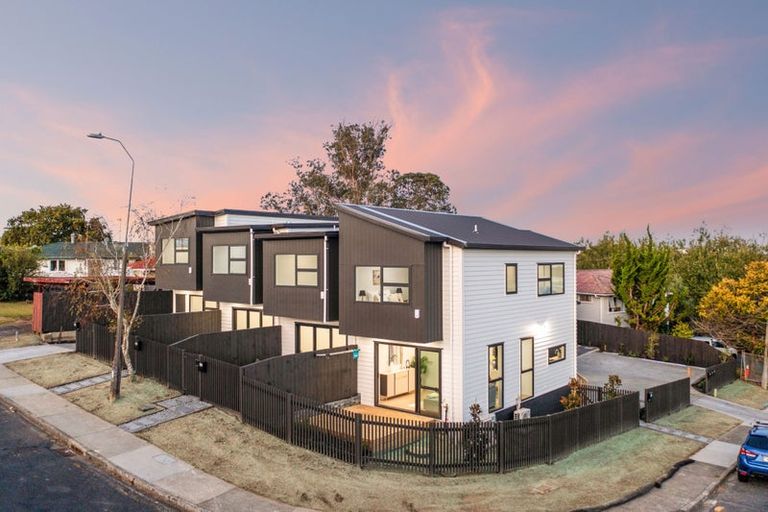 Photo of property in 15 Locket Road, Glenfield, Auckland, 0629