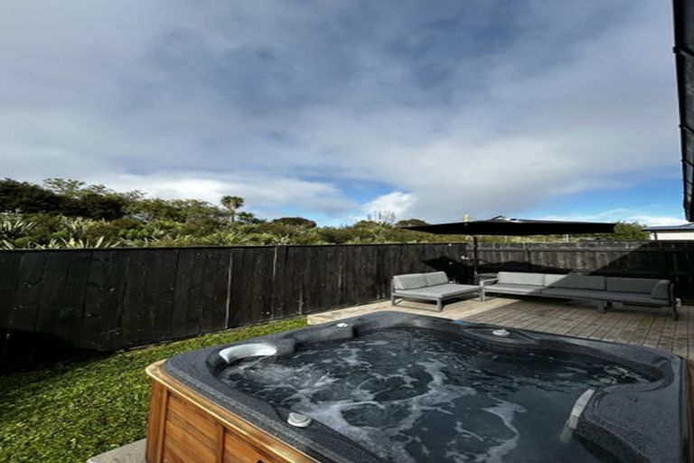Photo of property in 33 Makete Crescent, Hobsonville, Auckland, 0618