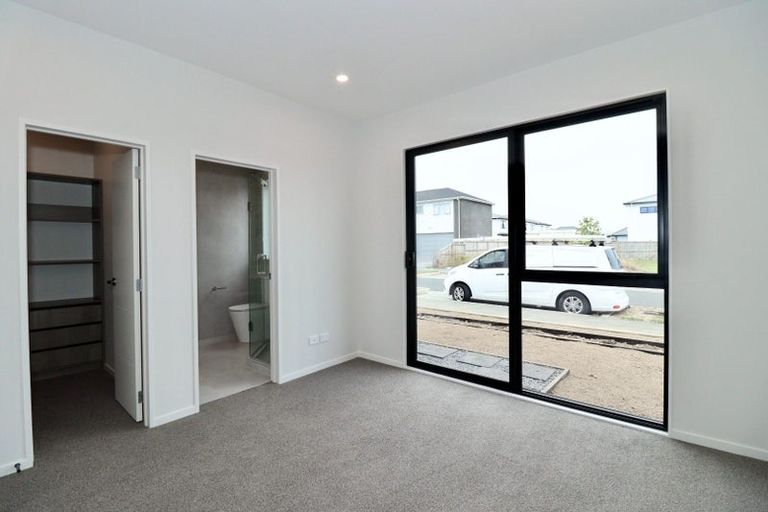 Photo of property in 13 Ngakau Road, Karaka, 2113