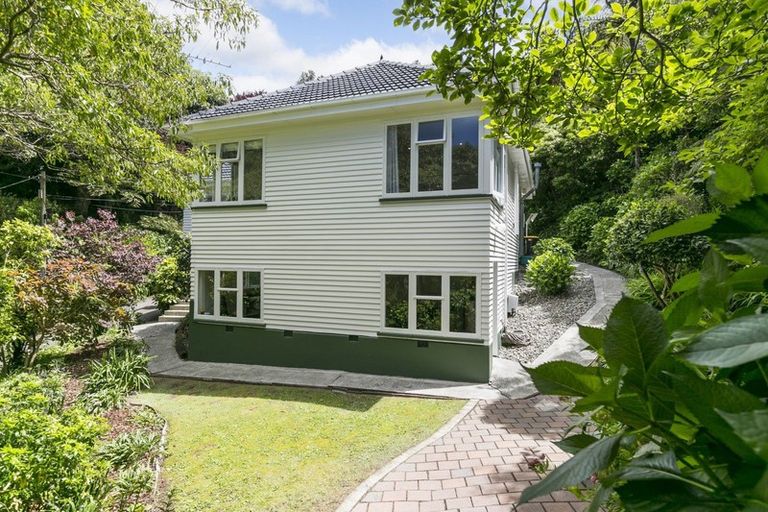 Photo of property in 64a Simla Crescent, Khandallah, Wellington, 6035