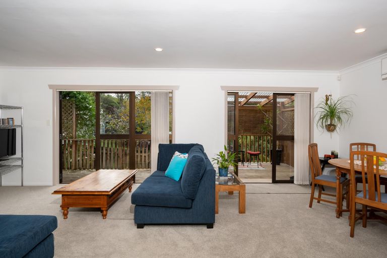 Photo of property in 7 Juneau Place, Glendene, Auckland, 0602