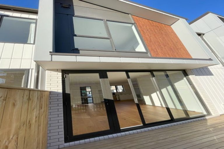 Photo of property in 22 Waipuhinui Way, Wiri, Auckland, 2104