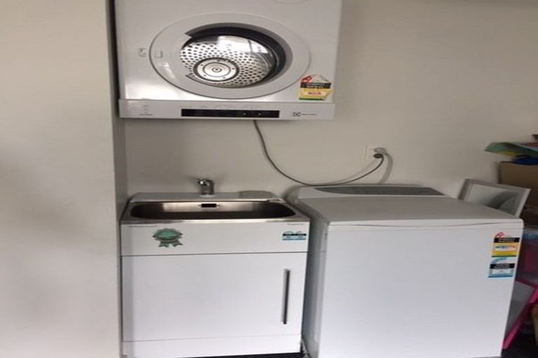 Photo of property in 11 Bickerton Rise, Churton Park, Wellington, 6037