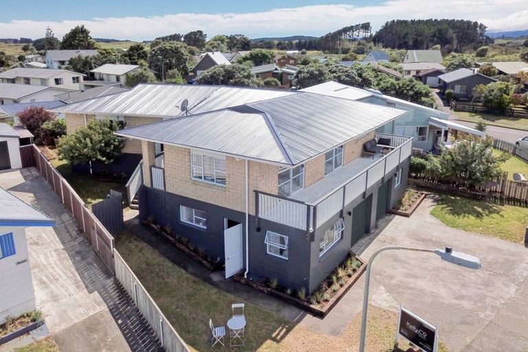 Photo of property in 6a&b Simcox Street, Otaki Beach, Otaki, 5512