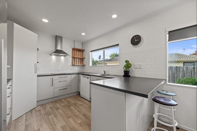 Photo of property in 10 Ashton Place, Highbury, Palmerston North, 4412