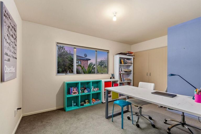 Photo of property in 9a Lupetti Rise, West Harbour, Auckland, 0618