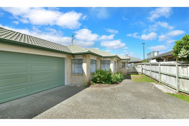 Photo of property in 19 Francis Skinner Place, Orewa, 0931