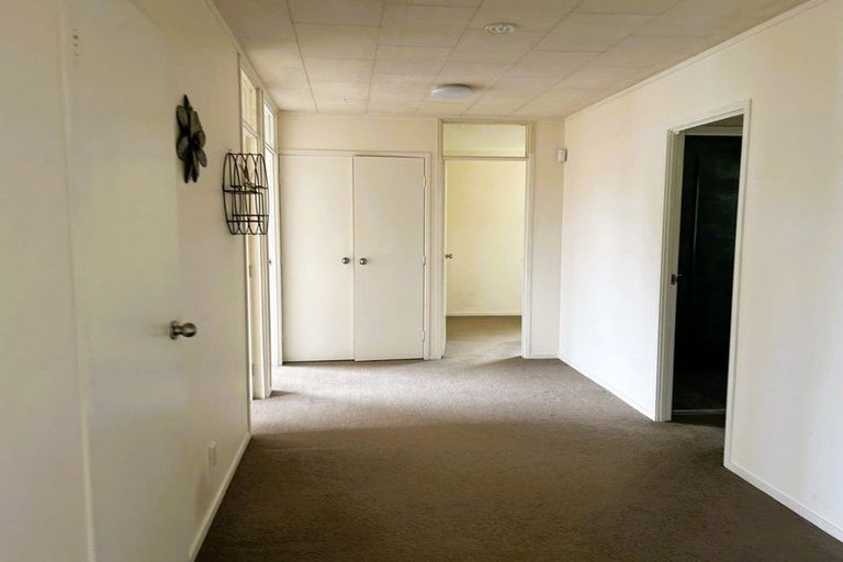 Photo of property in 69 Santiago Crescent, Unsworth Heights, Auckland, 0632