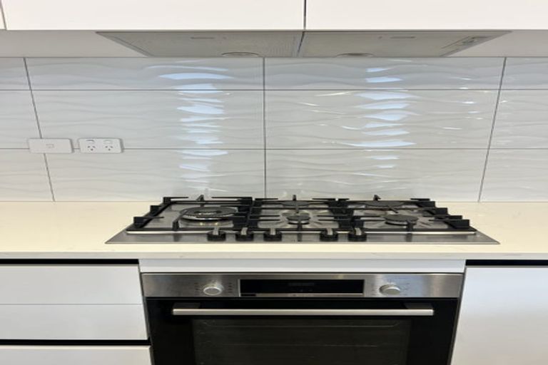 Photo of property in 4e Montmere Avenue, Te Atatu Peninsula, Auckland, 0610