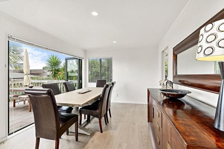 Photo of property in 15b Melandra Road, Stanmore Bay, Whangaparaoa, 0932