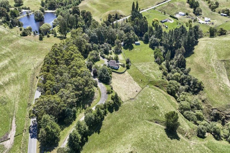 Photo of property in 1652 Taihape Road, Sherenden, Hastings, 4179