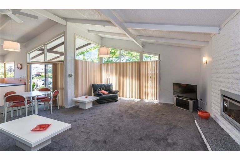 Photo of property in 25 Rosedale Place, Avonhead, Christchurch, 8042