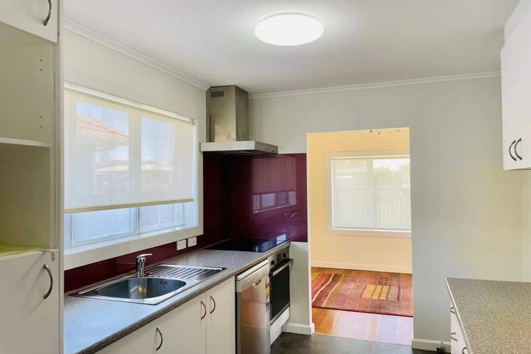 Photo of property in 11 Waipani Road, Te Atatu Peninsula, Auckland, 0610