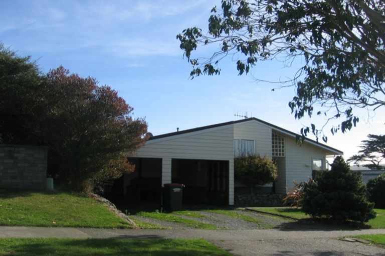 Photo of property in 8 James Cook Drive, Whitby, Porirua, 5024