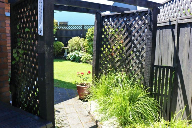 Photo of property in 5 Rochfort Place, Westport, 7825