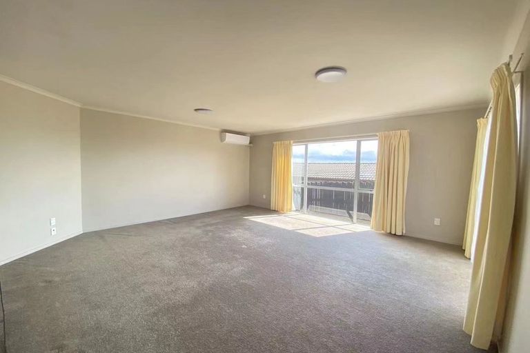 Photo of property in 14 Springtide Place, Red Beach, 0932