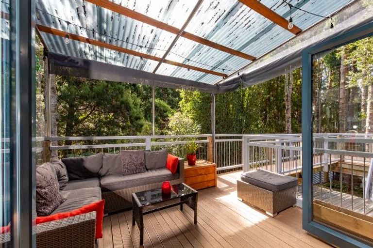 Photo of property in 220 Woodlands Park Road, Titirangi, Auckland, 0604