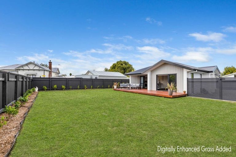 Photo of property in 7b Terrace Street, Marton, 4710