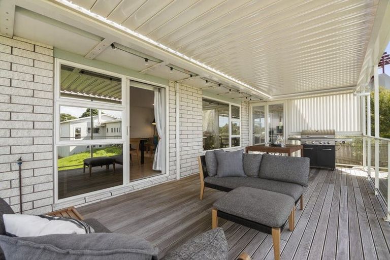 Photo of property in 1/3 Hall Road, Glenfield, Auckland, 0629
