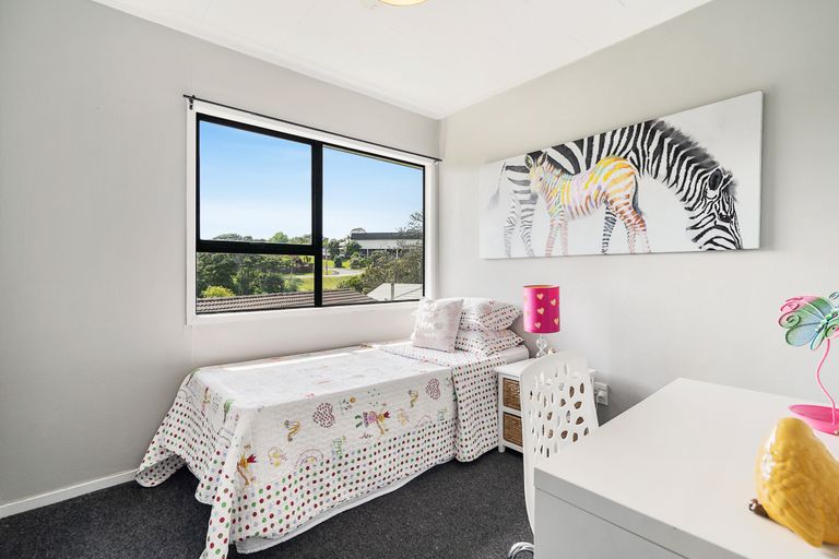 Photo of property in 12 Landsdale Place, Massey, Auckland, 0614