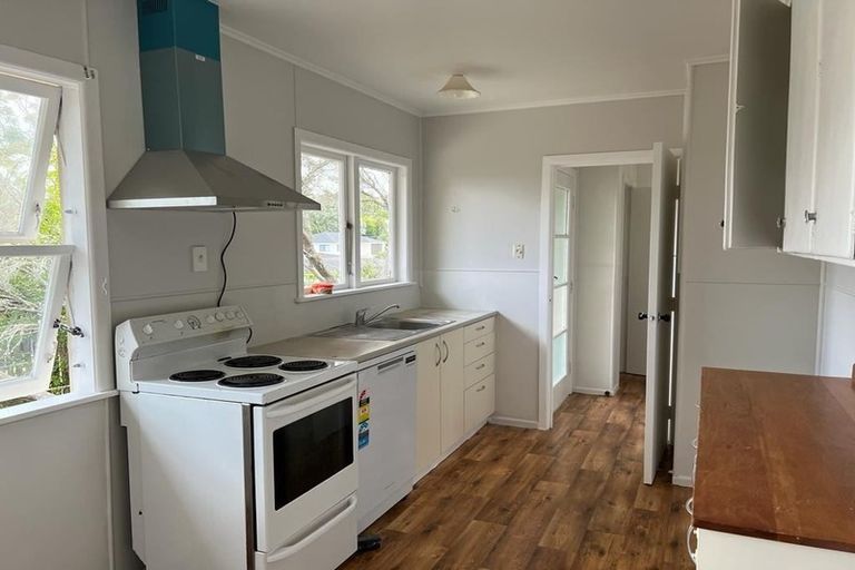 Photo of property in 37 Hilling Street, Titirangi, Auckland, 0604