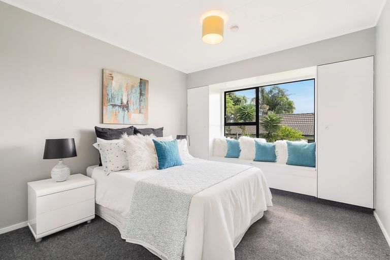 Photo of property in 12 Landsdale Place, Massey, Auckland, 0614