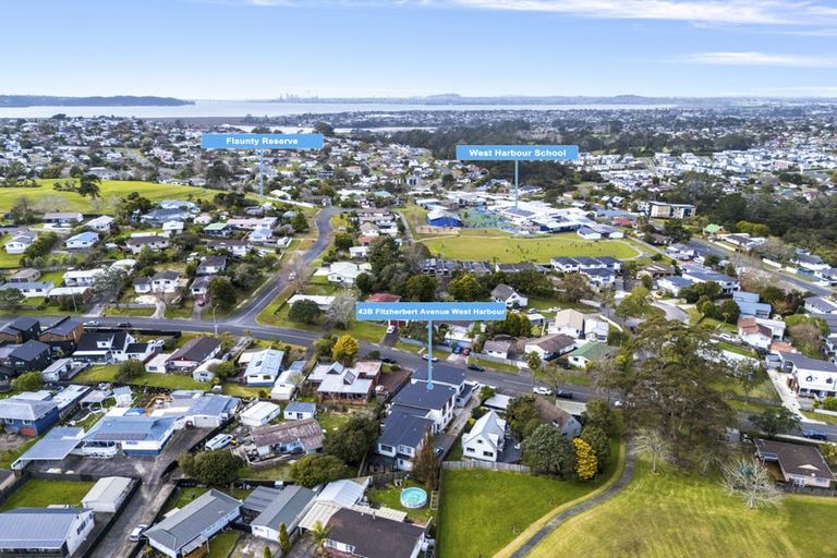 Photo of property in 43b Fitzherbert Avenue, West Harbour, Auckland, 0618