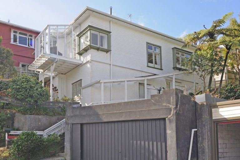 Photo of property in 132a Kelburn Parade, Kelburn, Wellington, 6012