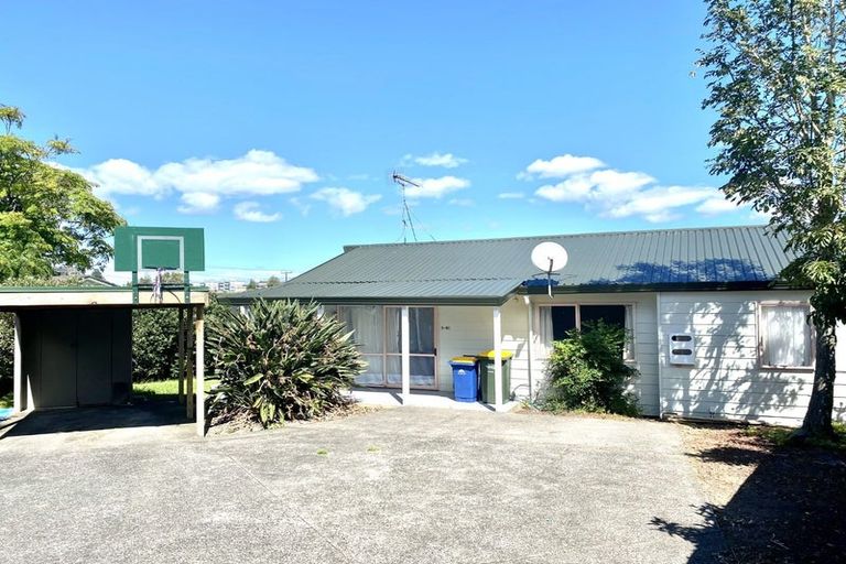 Photo of property in 47 Greenslade Crescent, Northcote, Auckland, 0627