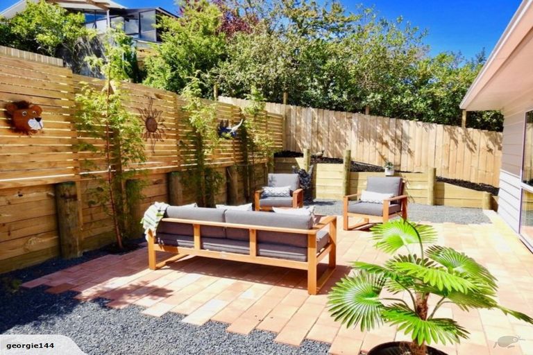 Photo of property in 6 Sheehan Road, Te Atatu South, Auckland, 0610
