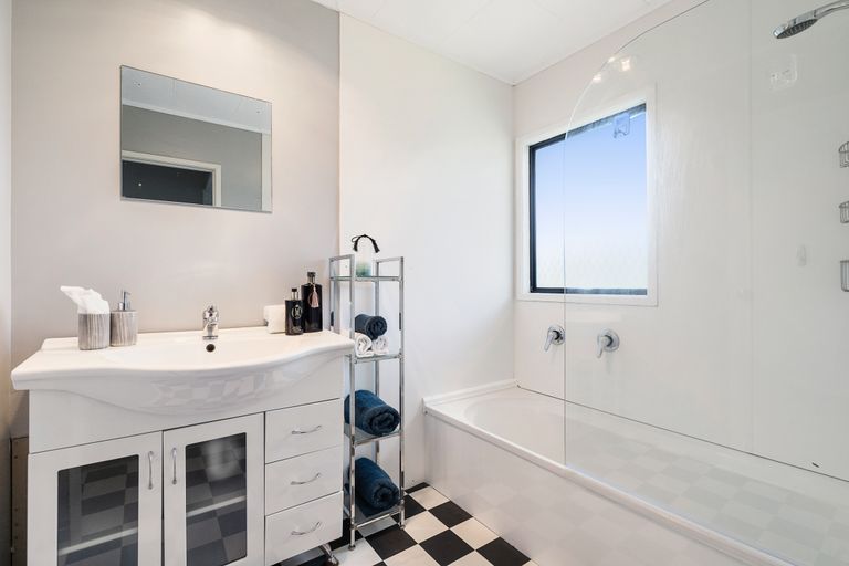 Photo of property in 12 Landsdale Place, Massey, Auckland, 0614