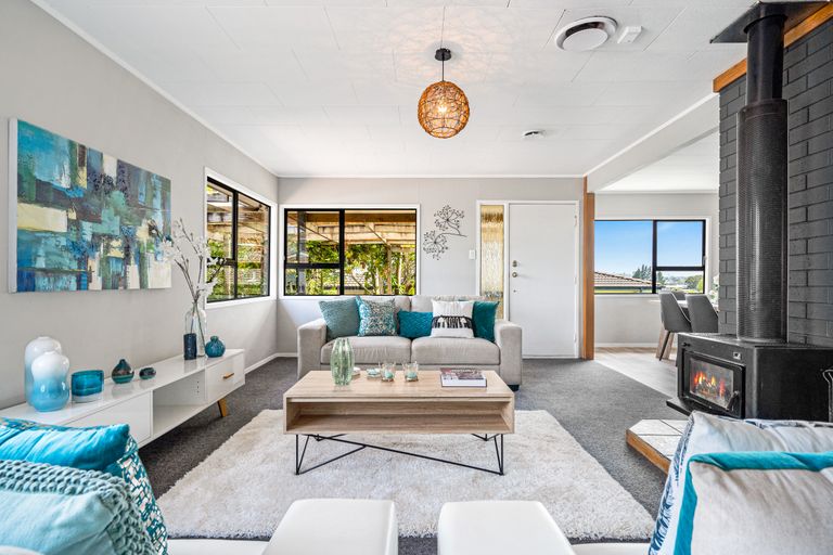 Photo of property in 12 Landsdale Place, Massey, Auckland, 0614