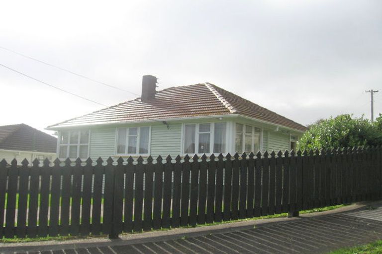 Photo of property in 1 King Crescent, Ranui, Porirua, 5024