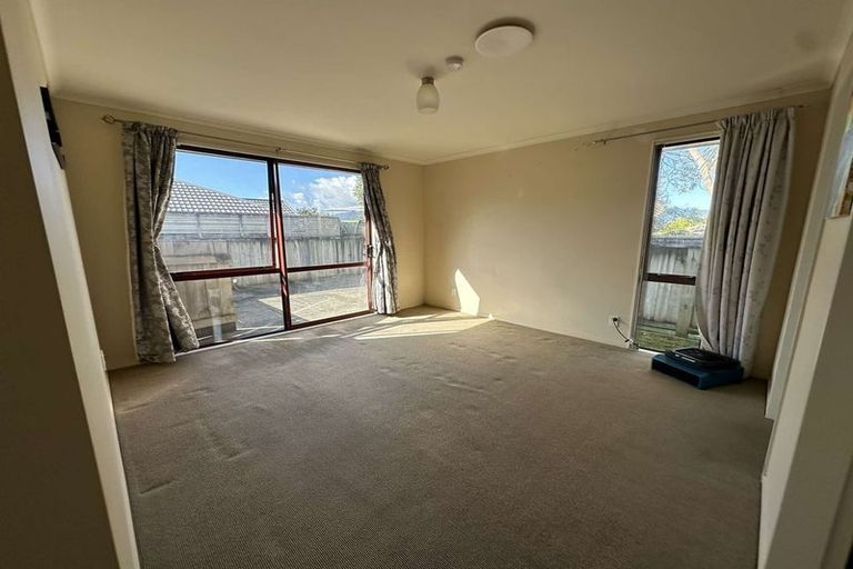 Photo of property in 37 Mcewen Crescent, Riverstone Terraces, Upper Hutt, 5018