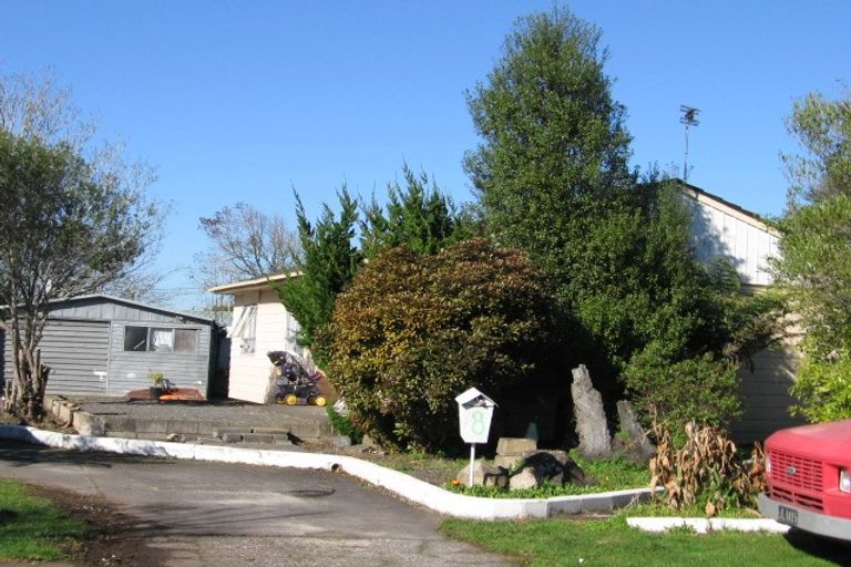 Photo of property in 8 Pukeroa Place, Papakura, 2110