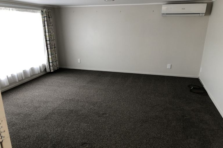 Photo of property in 1/18 Matipo Road, Te Atatu Peninsula, Auckland, 0610