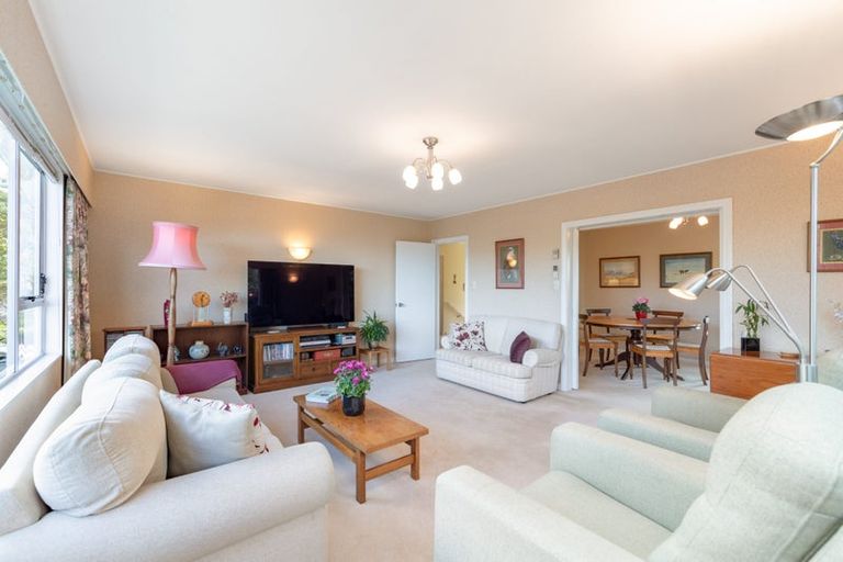 Photo of property in 5 Ardal Grove, Tirohanga, Lower Hutt, 5010