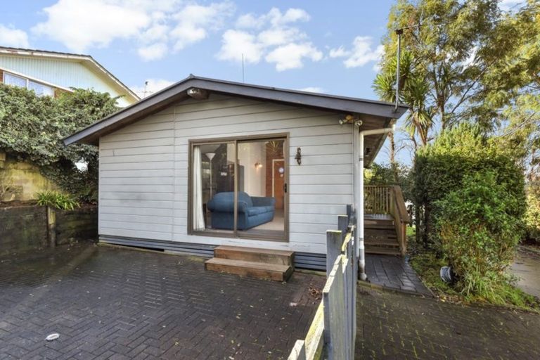 Photo of property in 3 Kemp Road, Massey, Auckland, 0614