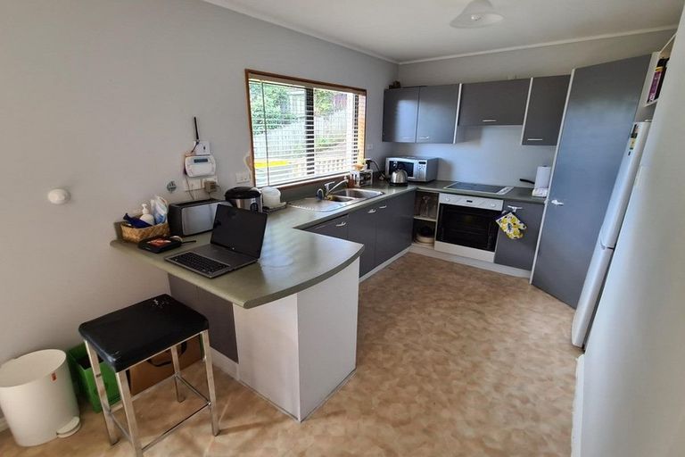 Photo of property in 1/96 Edmonton Road, Henderson, Auckland, 0612