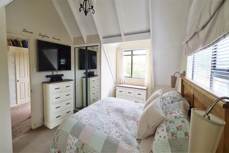 Photo of property in 12 Gibbs Drive, Woodend, 7610