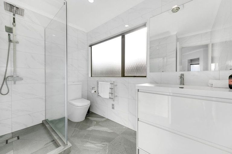 Photo of property in 39b Chieftain Rise, Goodwood Heights, Auckland, 2105