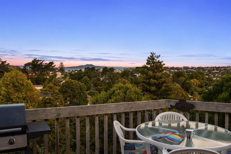 Photo of property in 2/84 Carlisle Road, Browns Bay, Auckland, 0632